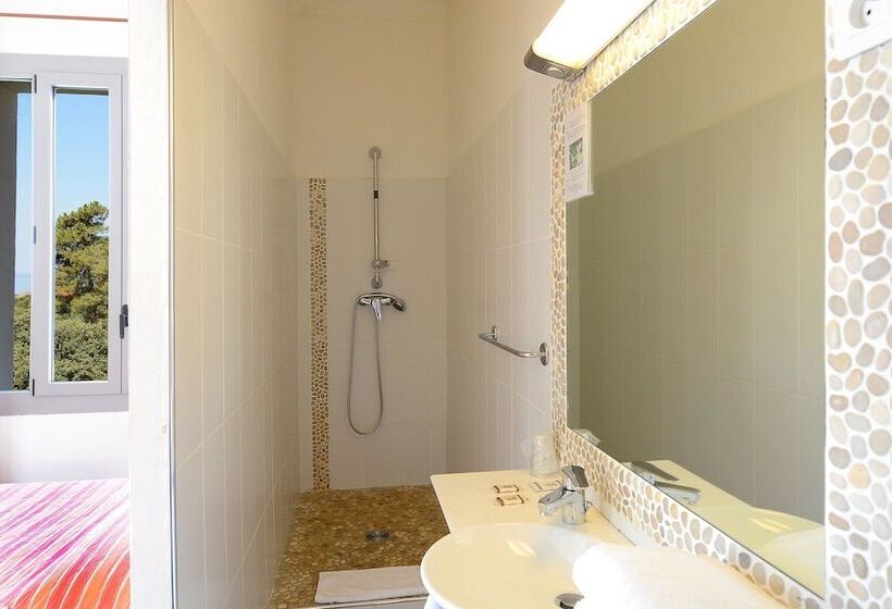 غرفة قياسية ثلاثية, Hôtel Colombo  Porto Corse