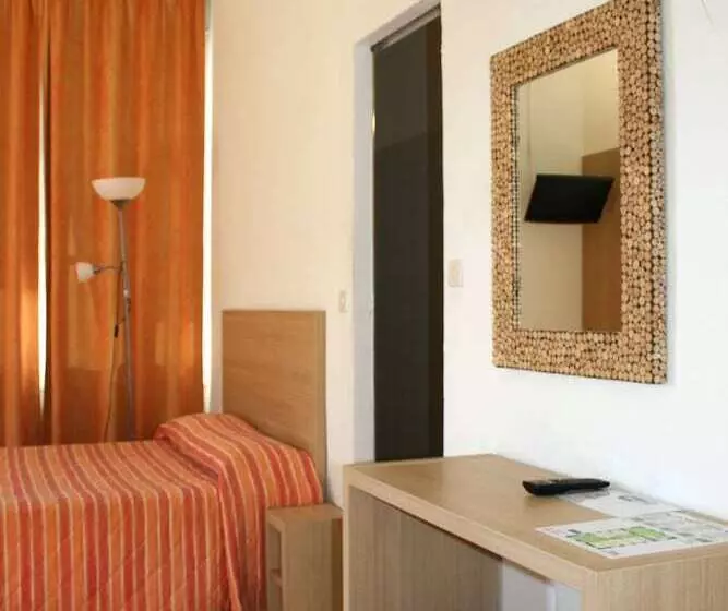 اتاق استاندارد چهار تخته, Hôtel Colombo  Porto Corse