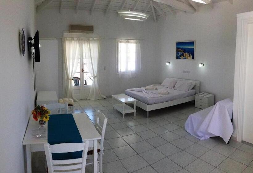 إستوديو قياسى, Limnionas Bay Village