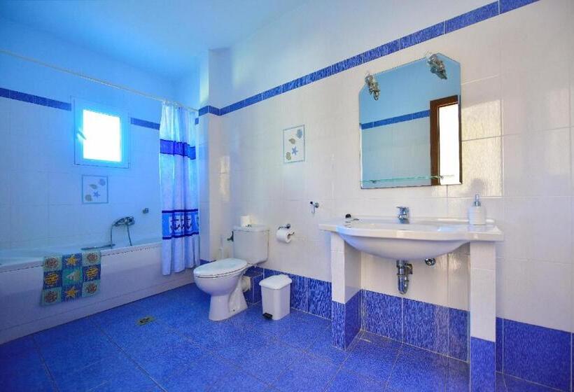 جناح جونيور, Limnionas Bay Village