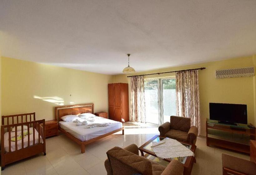 جناح جونيور, Limnionas Bay Village