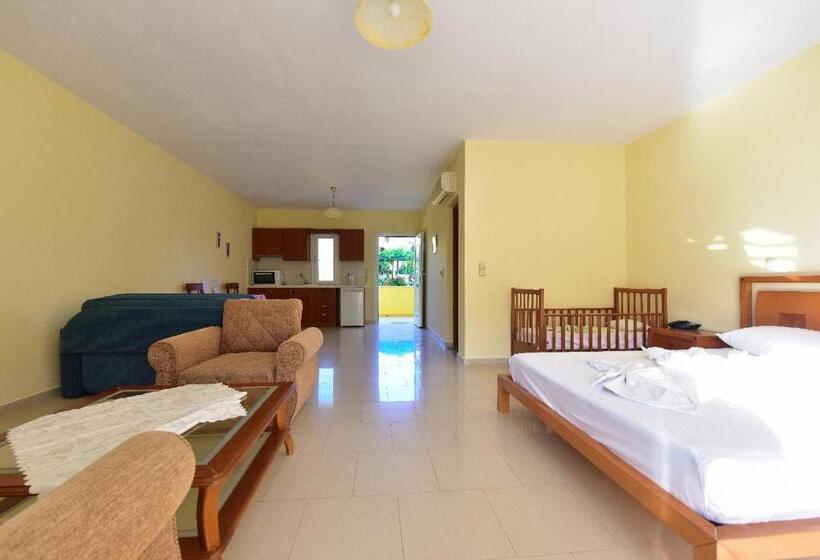 جناح جونيور, Limnionas Bay Village