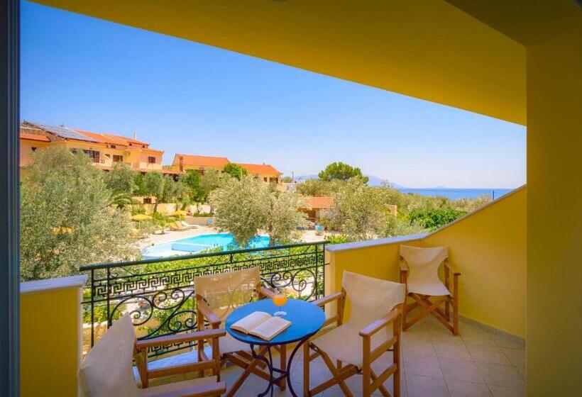 جناح جونيور, Limnionas Bay Village