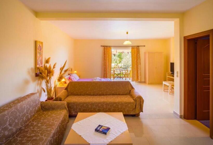 جناح جونيور, Limnionas Bay Village