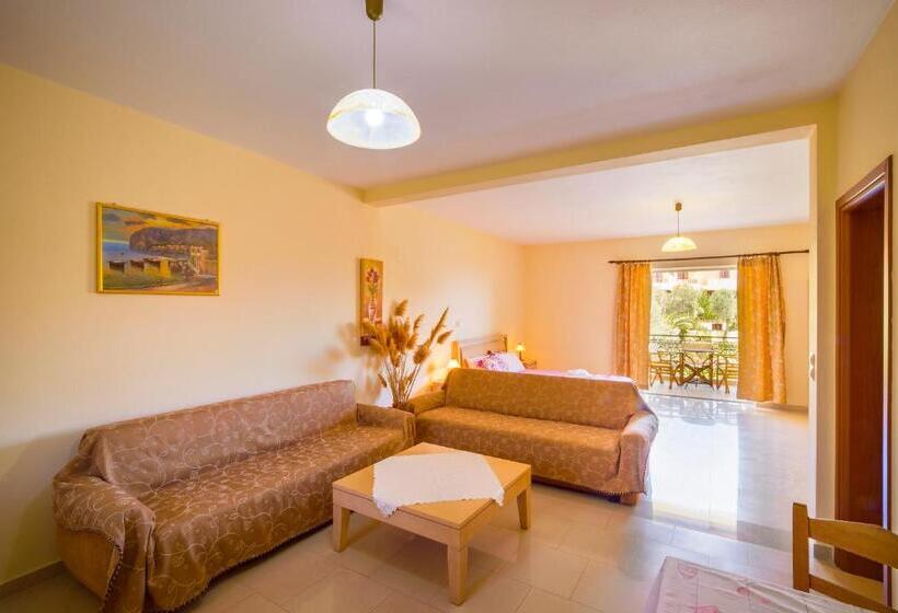 جناح جونيور, Limnionas Bay Village