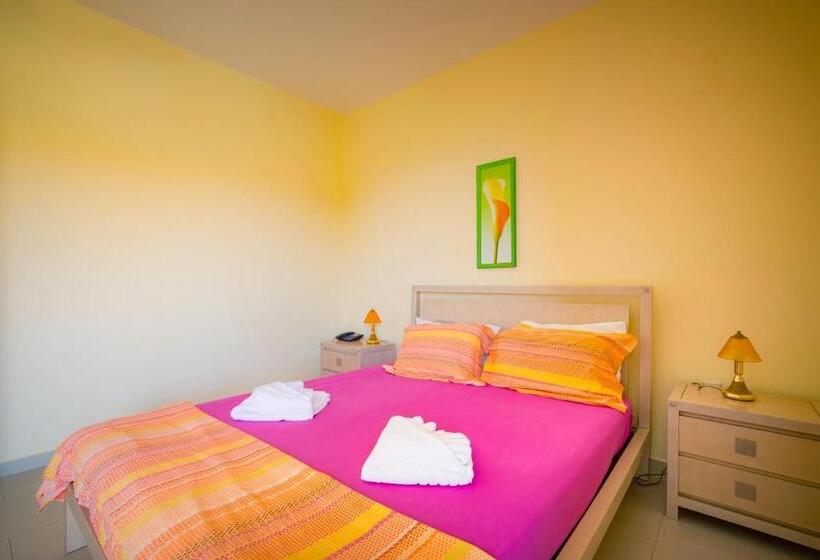 جناح سوبيريور, Limnionas Bay Village