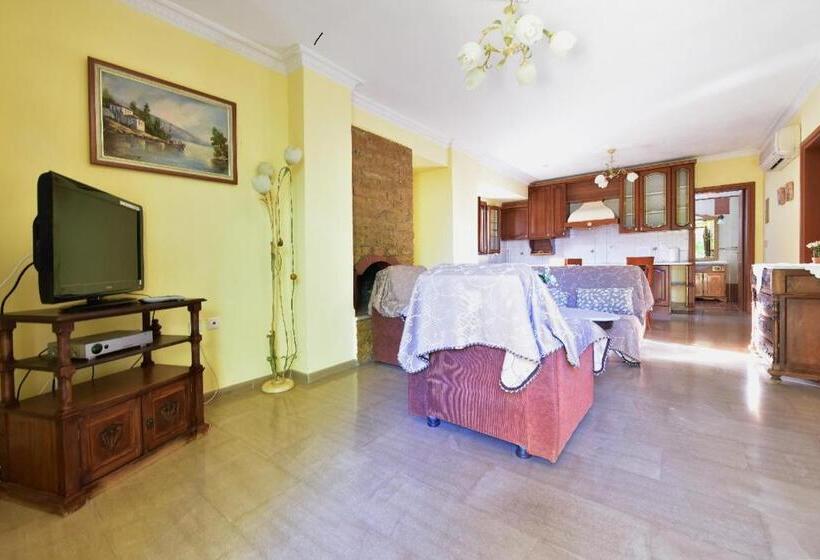 ‫فيلا غرفة نوم واحدة, Limnionas Bay Village