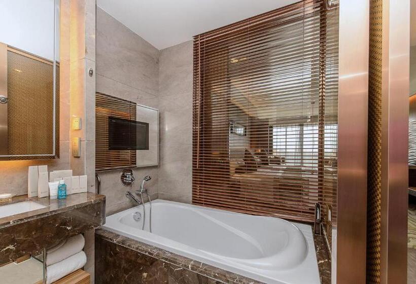 Premium room w/ mountain view, Mission Hills Hotel Resorts Dongguan