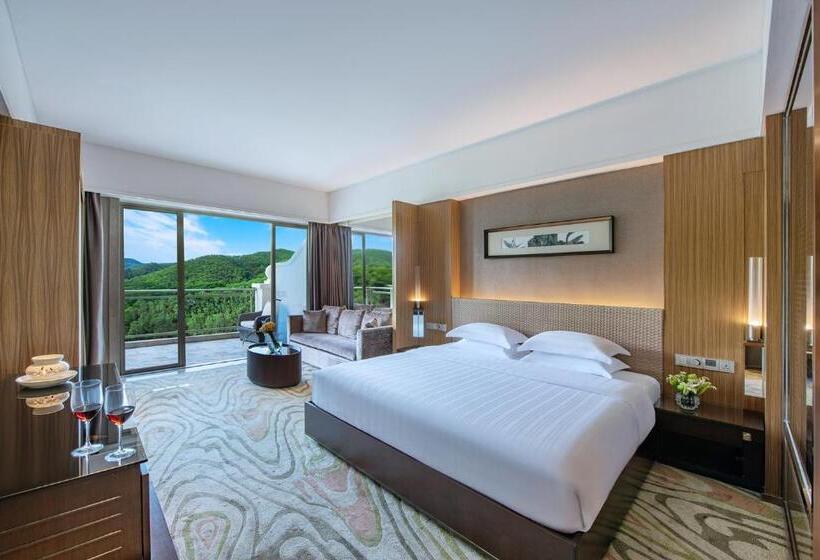 Premium room w/ mountain view, Mission Hills Hotel Resorts Dongguan