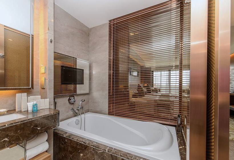 Premium room w/ mountain view, Mission Hills Hotel Resorts Dongguan