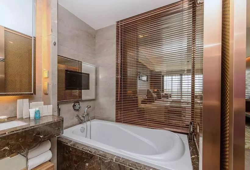 Premium room w/ mountain view, Mission Hills Hotel Resorts Dongguan