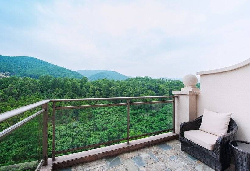 Premium room w/ mountain view, Mission Hills Hotel Resorts Dongguan