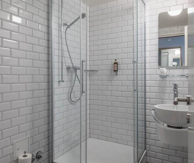 اتاق استاندارد یک نفره, Pax