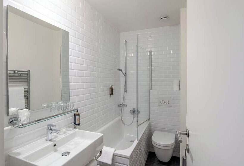 استودیوی استاندارد, Pax