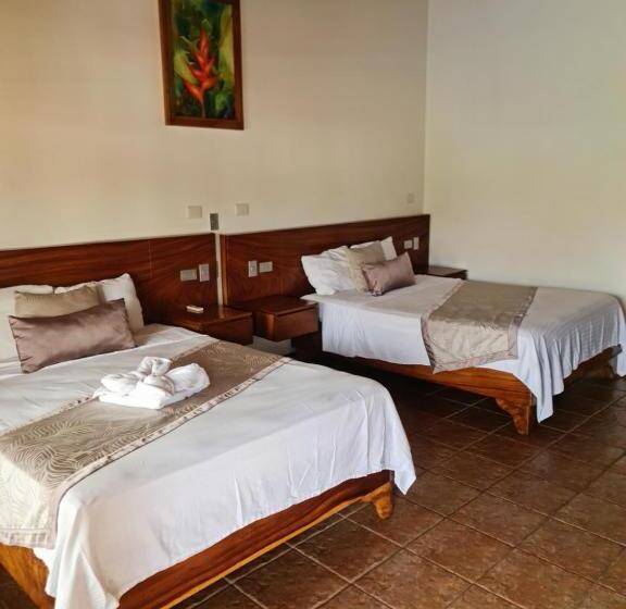 Четырехместный Номер Deluxe, Poshtel Arenal