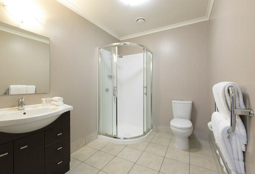 スタンダードスタジオ, Quest On Ward Serviced Apartments