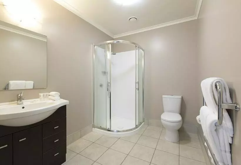 スタンダードスタジオ, Quest On Ward Serviced Apartments