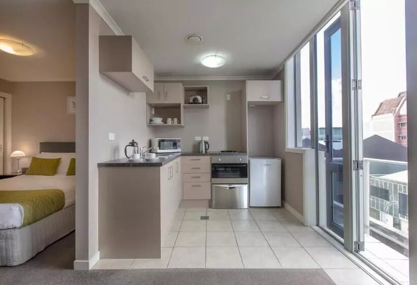 スタンダードスタジオ, Quest On Ward Serviced Apartments