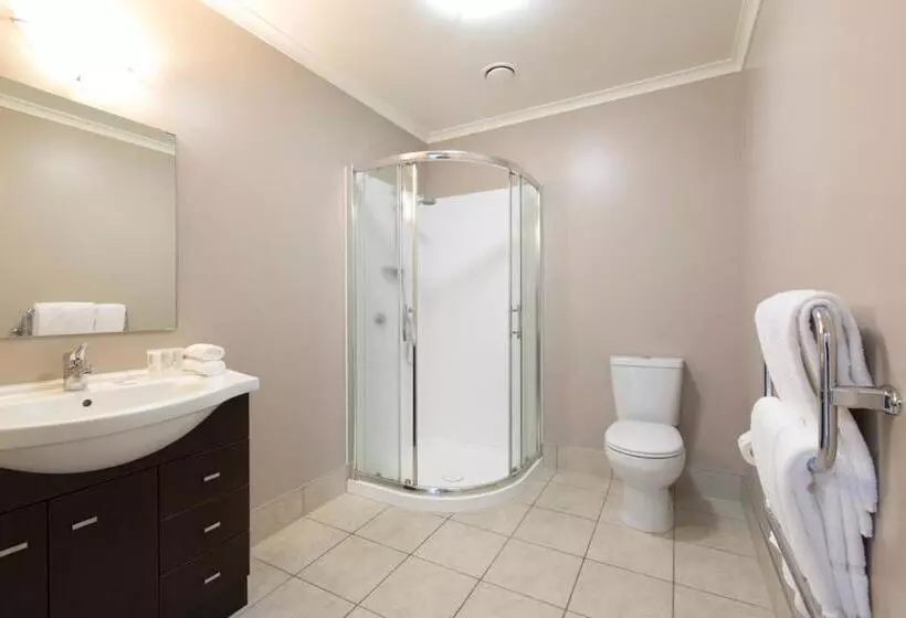 スタンダードスタジオ, Quest On Ward Serviced Apartments