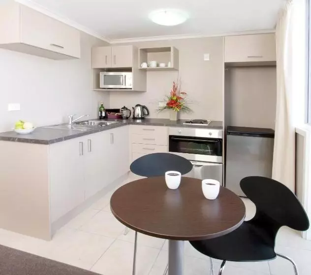 スタンダードスタジオ, Quest On Ward Serviced Apartments