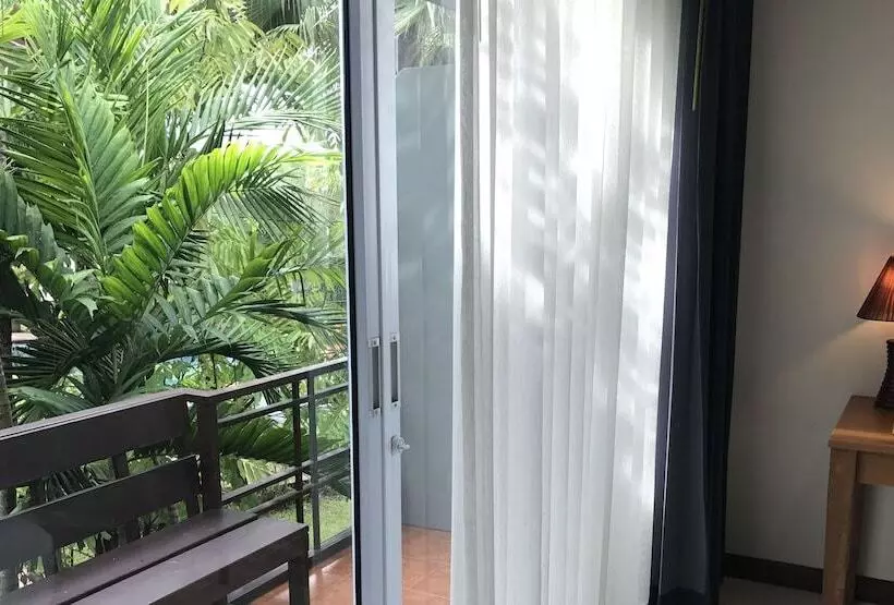 اتاق استاندارد سه نفره, Taman Resort