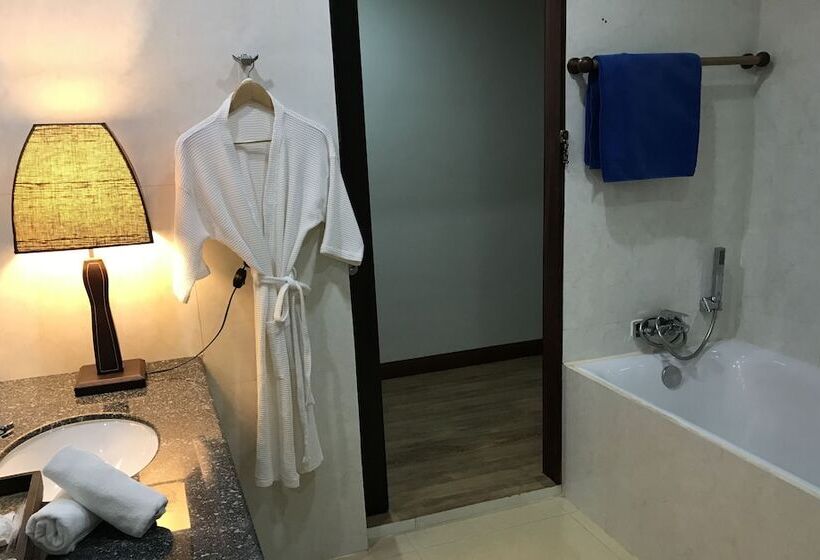 חדר דלוקס לשלושה, Taman Resort