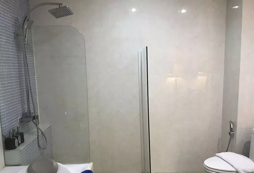 اتاق لوکس سه تخته, Taman Resort