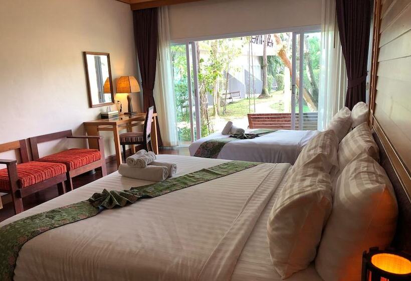 חדר דלוקס לשלושה, Taman Resort