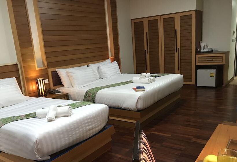 חדר דלוקס לשלושה, Taman Resort