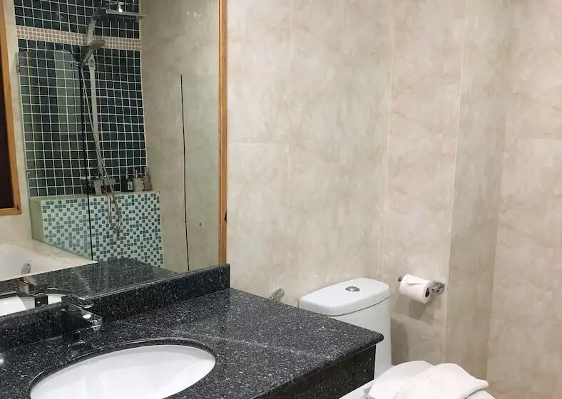 سوییت جونیور, Taman Resort