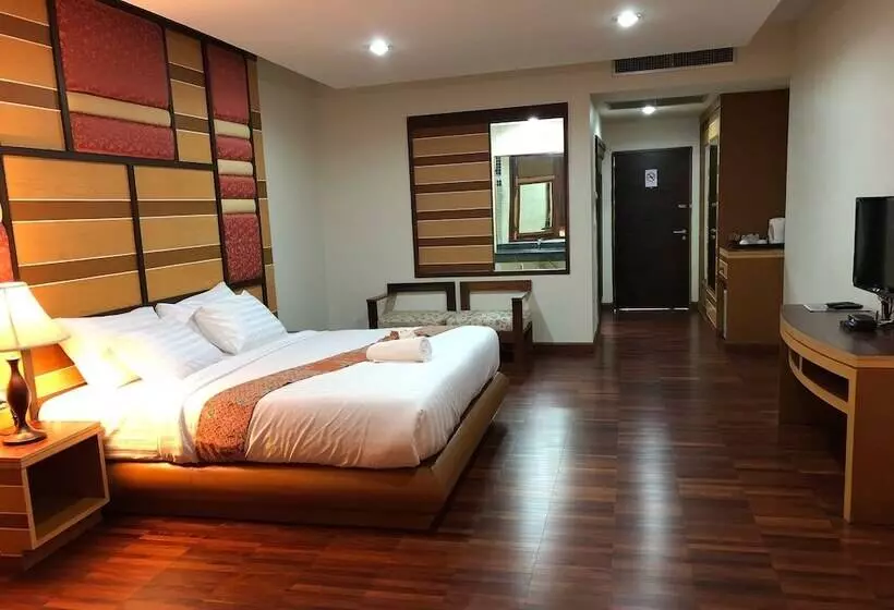 سوییت جونیور, Taman Resort