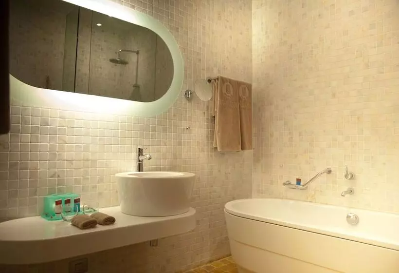 استودیو اجرایی, Landmark Hotel Baku