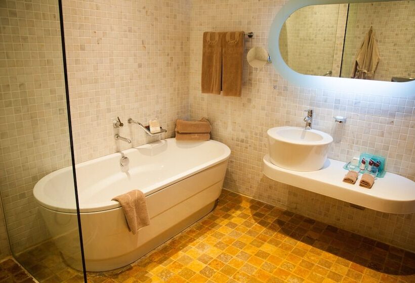 استودیو اجرایی, Landmark Hotel Baku