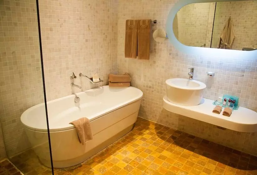 استودیو اجرایی, Landmark Hotel Baku