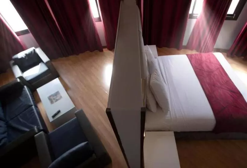 سوییت لوکس, Liberté Hotels Oran