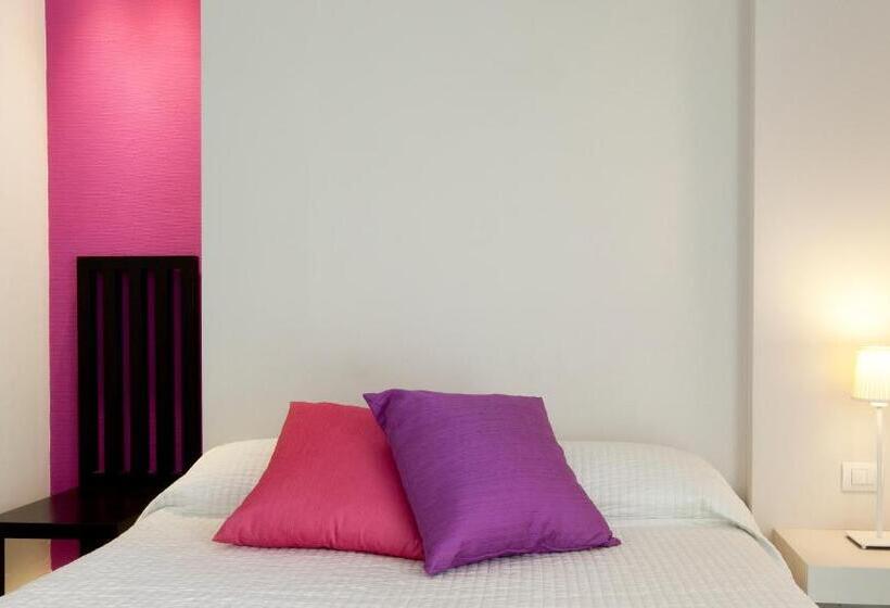 Номер Deluxe с Балконом, Sorrento Apartments One