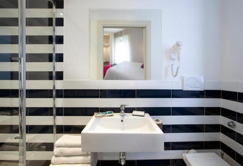 غرفة ديلوكس مزودة بشرفة, Sorrento Apartments One