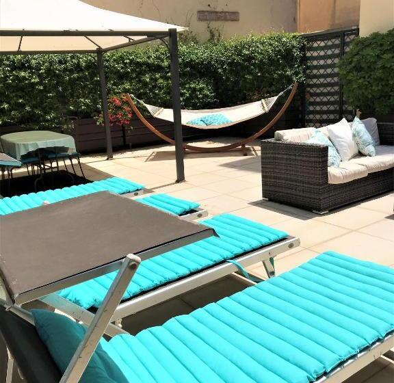 סוויטה עם טרסה, Sorrento Apartments One