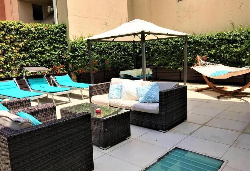 Люкс с Террасой, Sorrento Apartments One