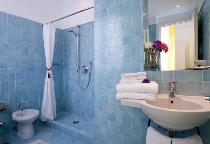Люкс с Террасой, Sorrento Apartments One