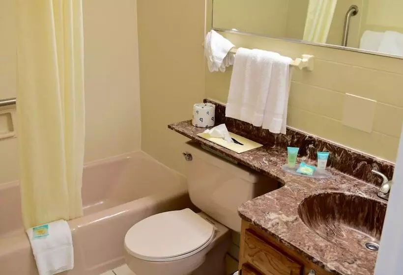 ２ダブルベッドのスタンダードルーム, Red Roof Inn Stroudsburg