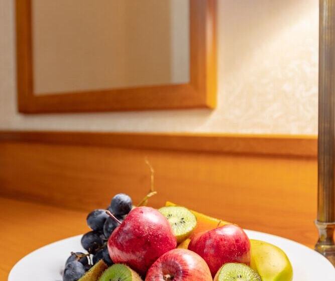 חדר סופריור לשלושה, Epinal   Bitola