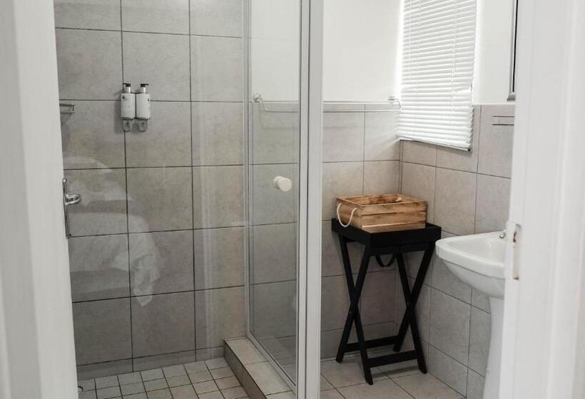 غرفة قياسية, George Lodge International