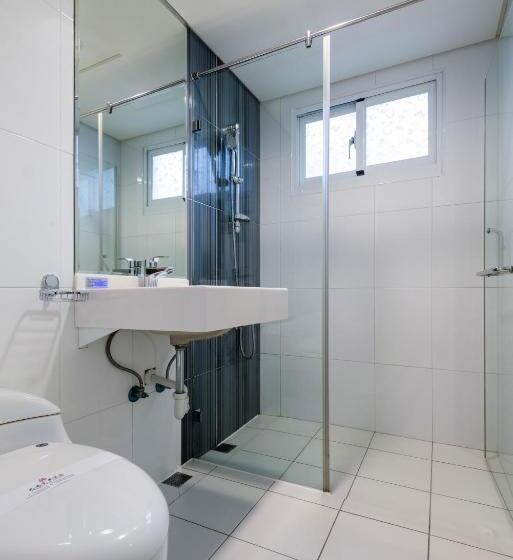 四人标准间, Harmonious