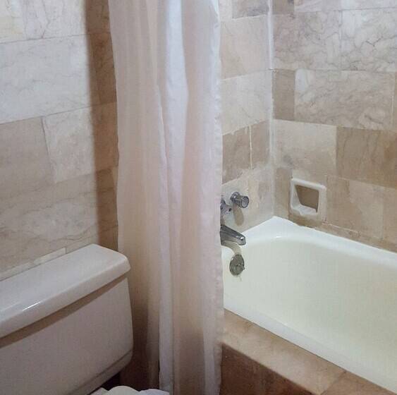 套房, Lourdes Suites