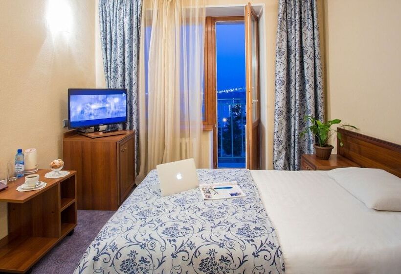 标准单人间, Ogni Eniseya