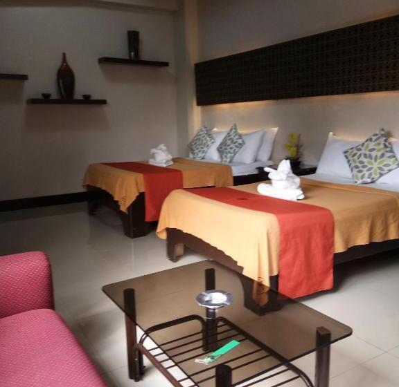 Люкс, Stone House Quezon City