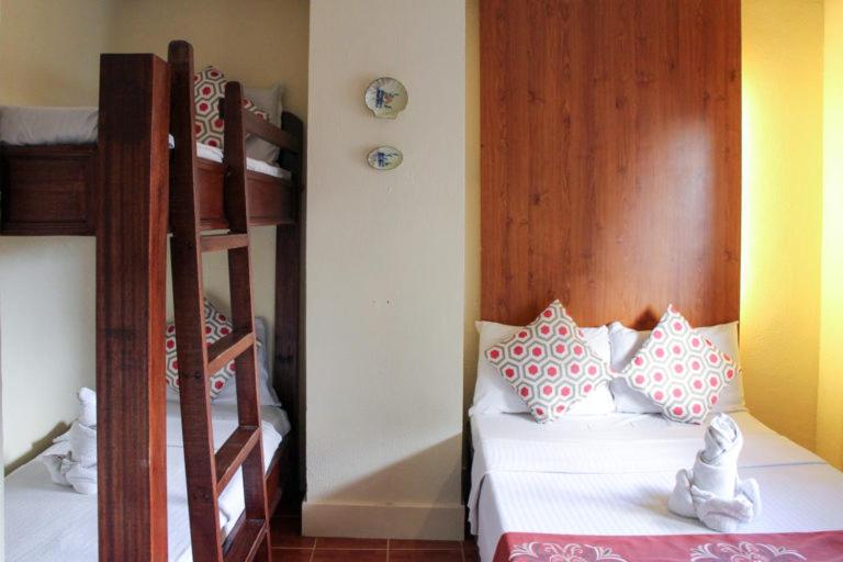 Номер Стандарт, Stone House Quezon City