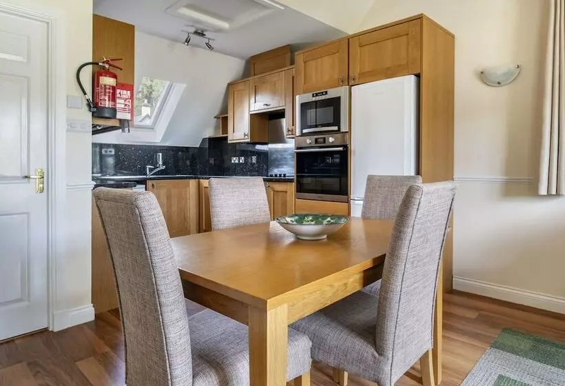 １ベッドルームハウス, The Kenmore Club
