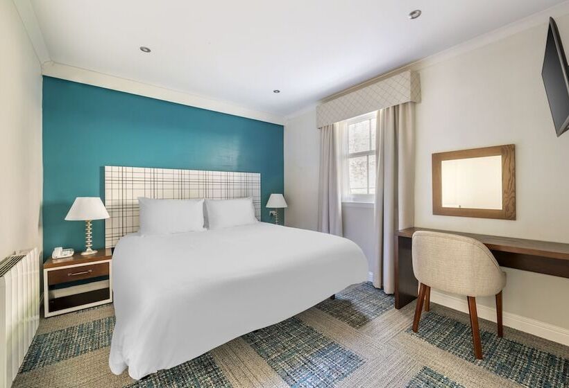 Дом 2 Спальни, The Kenmore Club